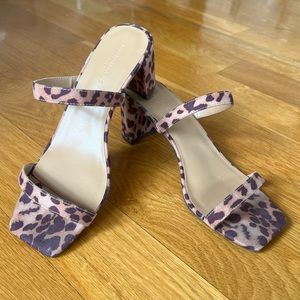 Banana Republic Double Strap Block-Heel Cheetah Print Sandals Size 7!